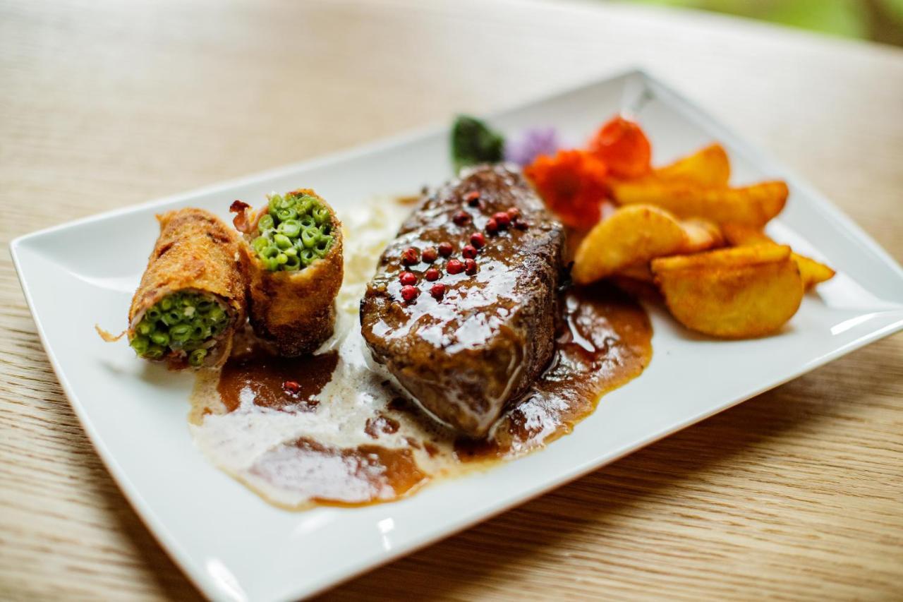 Hotel-Restaurant Allmer ヴァイツ エクステリア 写真